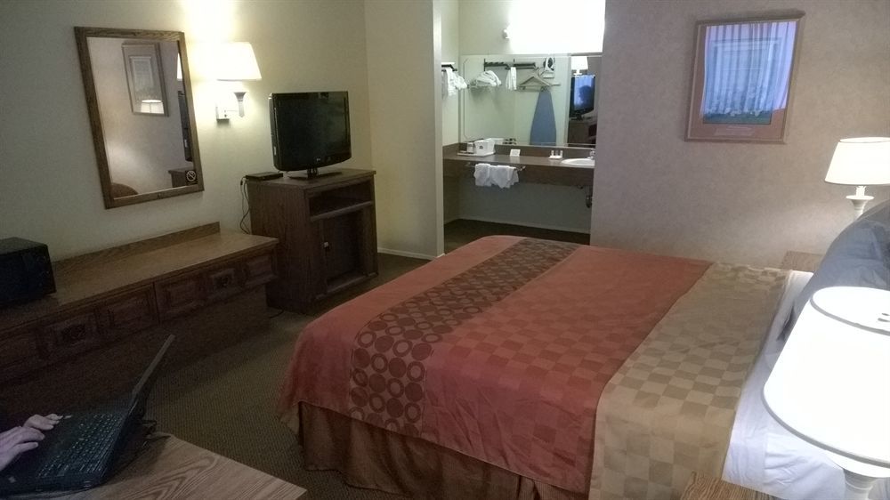 Econo Hotel