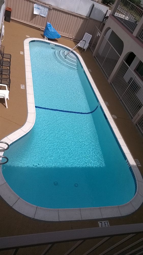 Econo Hotel