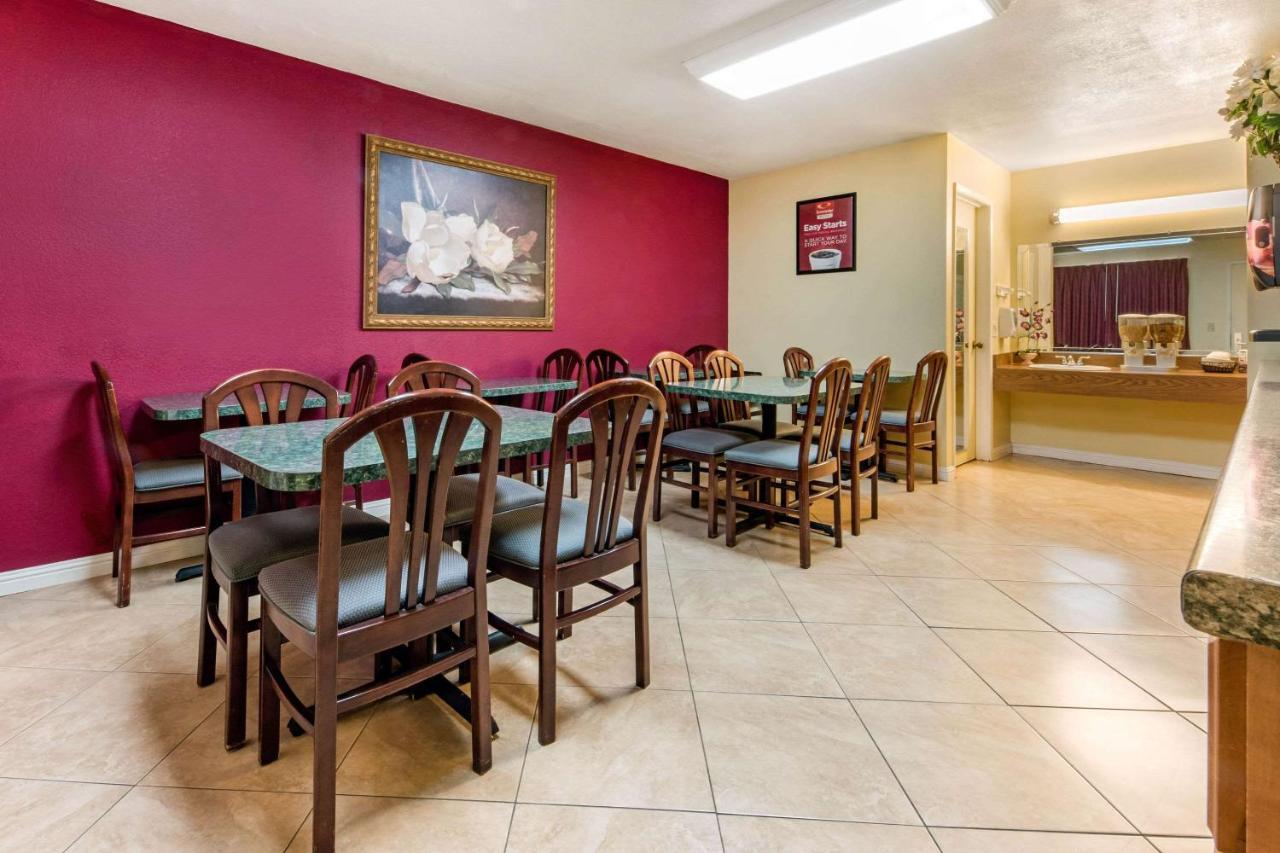 Econo Hotel 2*